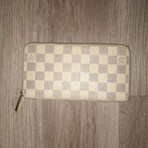 Louis Vuitton Authentic Ivory Leather Damier Azur Clemence Zippy Wallet